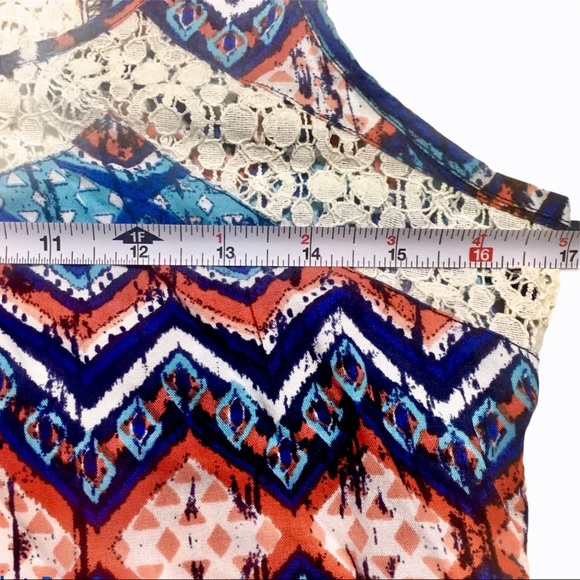 Red Camel Tank with Lace detailing. Size Small - Picture 6 of 7